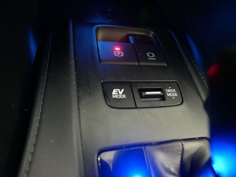 Used 2021 Toyota Venza LE w/ Carpet Mat Package (TMS) AWD/4WD image 29