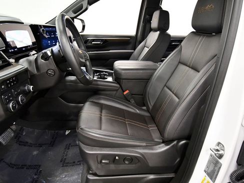 Used 2025 Chevrolet Tahoe High Country AWD/4WD image 13