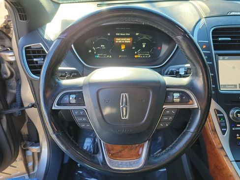 Used 2019 Lincoln Nautilus Reserve image 27