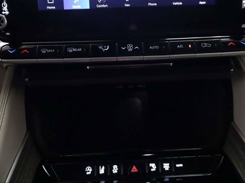 Used 2024 Jeep Wagoneer L Series II w/ Flexible Seating Group image 11