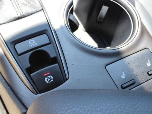 Used 2021 Toyota Camry SE AWD/4WD image 10