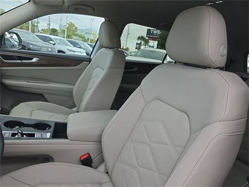 New 2026 Volkswagen Atlas SE image 17