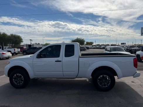 Used 2015 Nissan Frontier Desert Runner RWD image 4