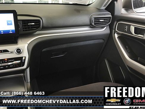 Used 2023 Ford Explorer XLT AWD/4WD image 32