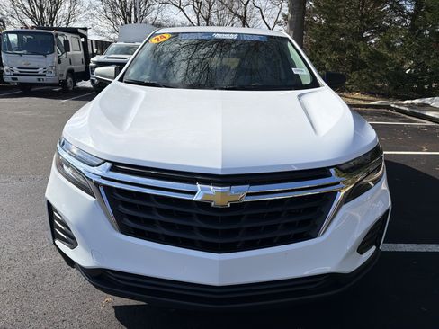 Used 2024 Chevrolet Equinox LS w/ LS Convenience Package image 3