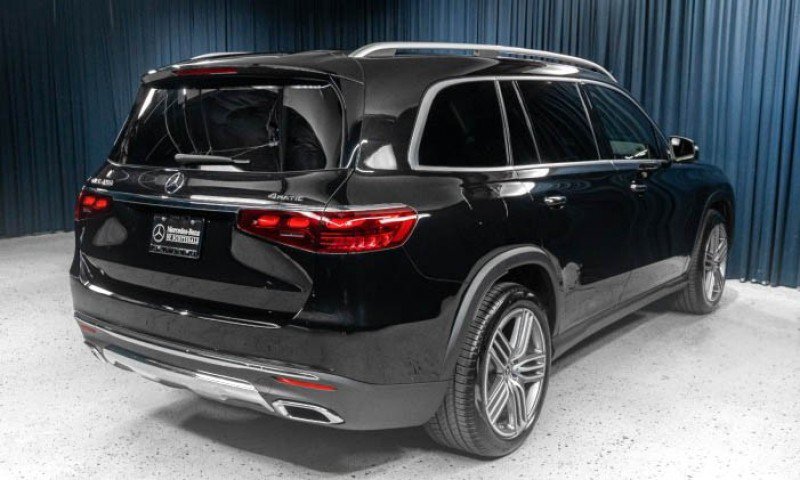 Certified 2026 Mercedes-Benz GLS 450 4MATIC image 4