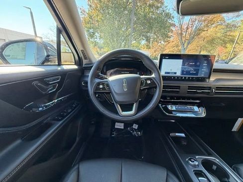 New 2026 Lincoln Corsair Premiere image 9