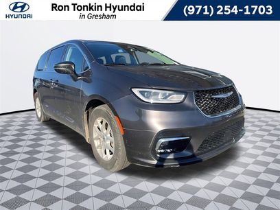 Used 2023 Chrysler Pacifica Touring-L