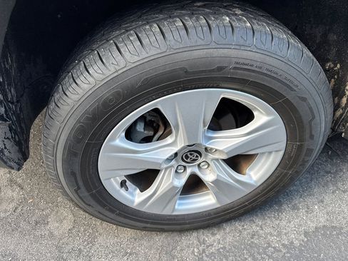 Used 2020 Toyota RAV4 XLE w/ XLE Grade Weather Package AWD/4WD image 4