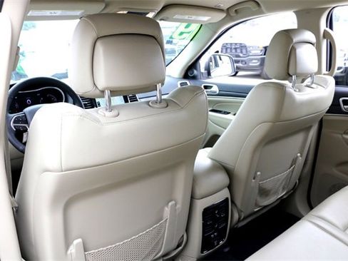 Used 2019 Jeep Grand Cherokee Limited image 22