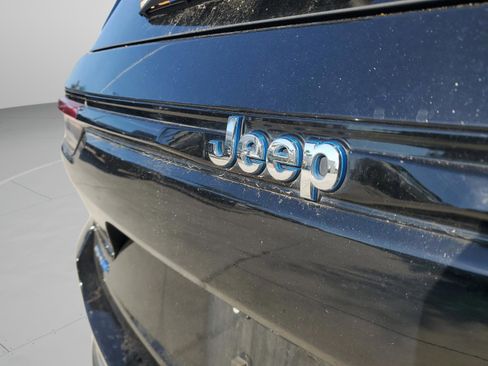 Certified 2023 Jeep Grand Cherokee 4WD 4xe w/ Luxury Tech Group II image 8