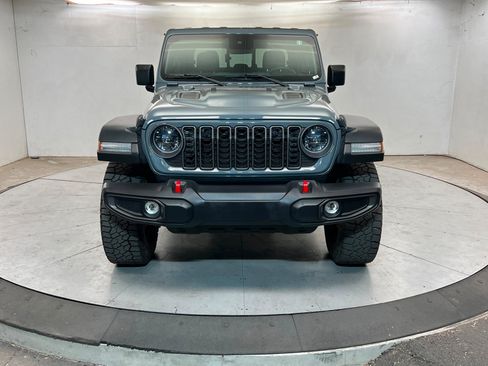 Used 2024 Jeep Gladiator Rubicon w/ Convenience Group AWD/4WD image 8