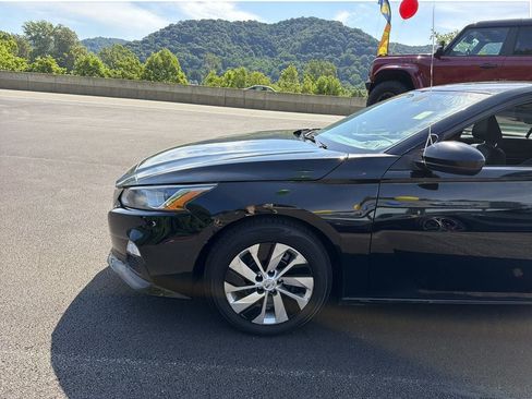 Used 2020 Nissan Altima 2.5 S FWD image 10