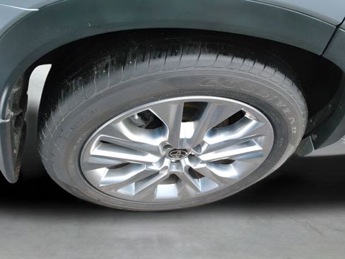 Used 2023 Toyota Highlander Limited image 7