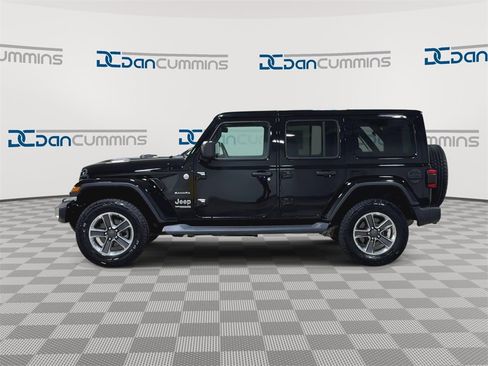 Used 2019 Jeep Wrangler Unlimited Sahara image 5