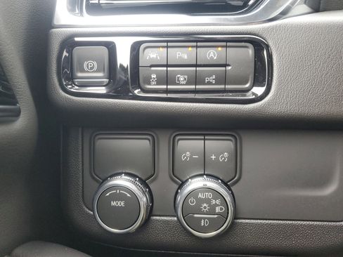 New 2026 GMC Yukon Denali w/ Sun & Power Step Package image 30