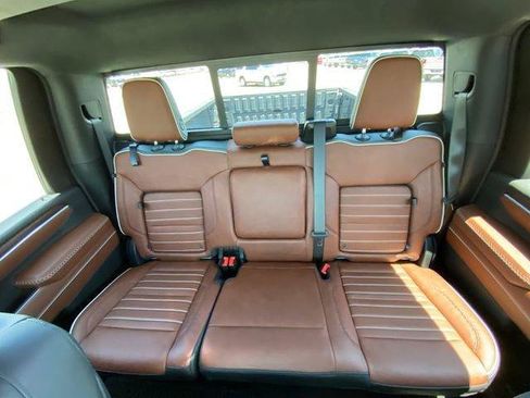 Used 2025 GMC Sierra 2500 Denali Ultimate AWD/4WD image 13