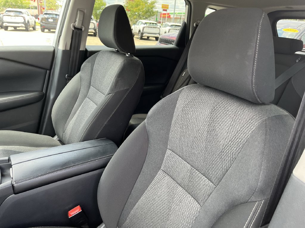 Used 2025 Nissan Rogue SV AWD/4WD image 11