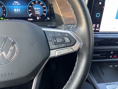 Used 2025 Volkswagen Atlas SE w/ Panoramic Sunroof Package FWD image 16