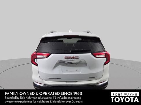 Used 2024 GMC Terrain SLT AWD/4WD image 8