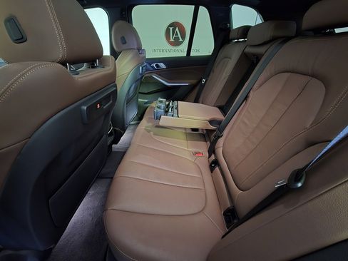 Used 2021 BMW X5 xDrive40i w/ M Sport Package image 12