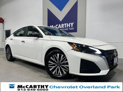 Used 2025 Nissan Altima 2.5 SV image 1