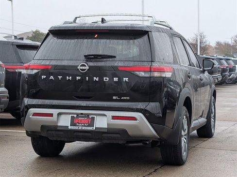 New 2025 Nissan Pathfinder SL image 4