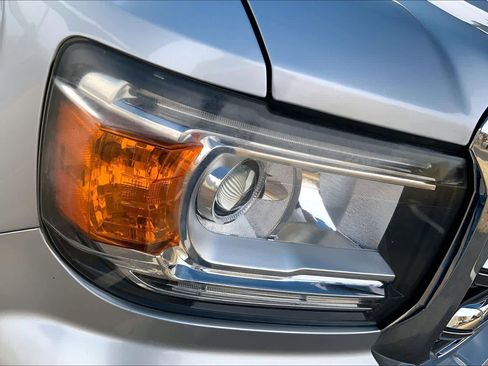 Used 2018 GMC Canyon SLT w/ Driver Alert Package image 28