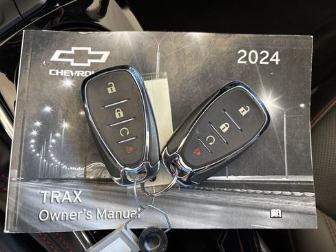 Certified 2024 Chevrolet Trax RS w/ Sunroof Package image 33