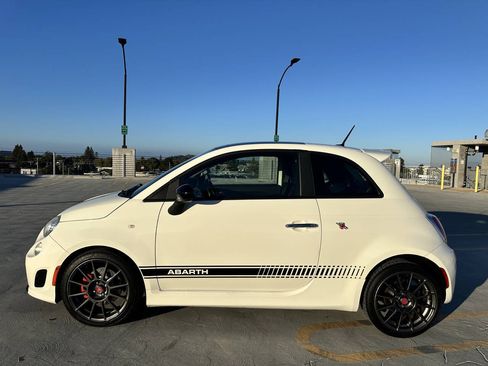 Used 2013 FIAT 500 Abarth w/ Beats Audio Pkg FWD image 7