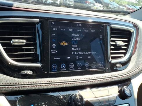Used 2019 Chrysler Pacifica Limited FWD image 13