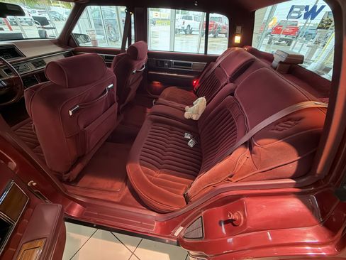Used 1989 Oldsmobile Ninety-Eight Regency Brougham FWD image 17