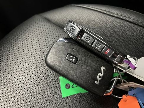 Used 2025 Kia Sportage SX image 28