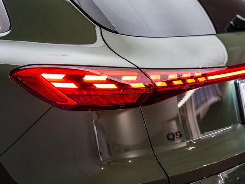 Certified 2025 Audi Q5 Premium Plus w/ Premium Plus AWD/4WD image 10