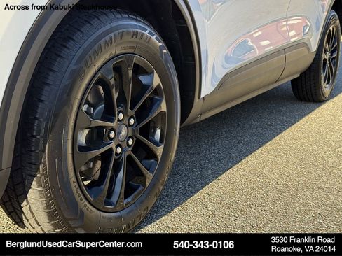 Used 2020 Ford Escape SE Sport image 10