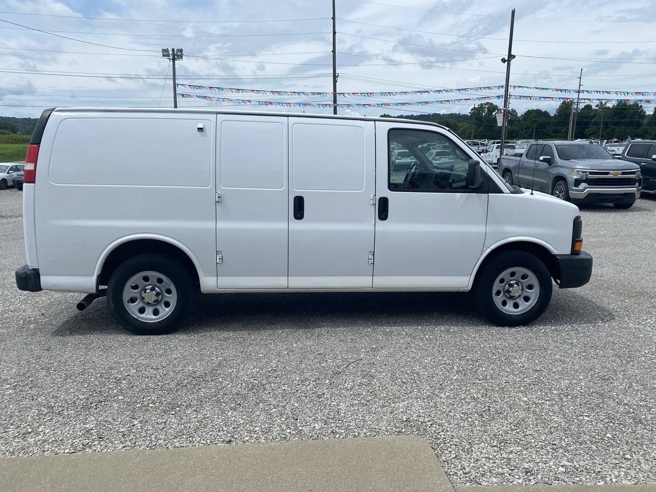 Used 2012 Chevrolet Express 1500 RWD image 2