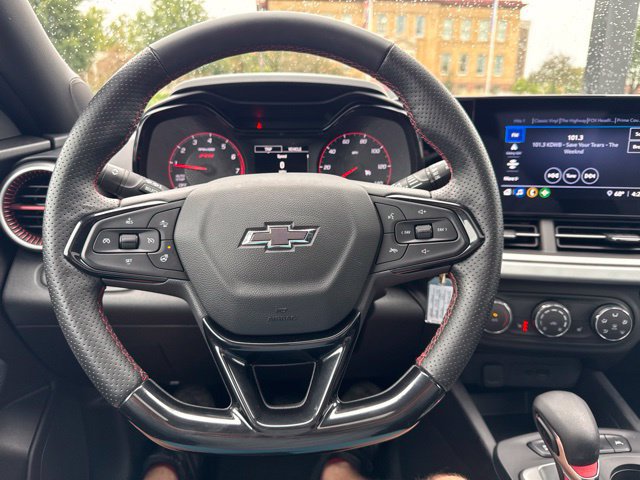 Used 2025 Chevrolet Trax RS w/ Sunroof Package FWD image 16