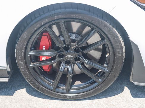 Used 2022 Ford Mustang Shelby GT500 w/ Technology Package RWD image 11