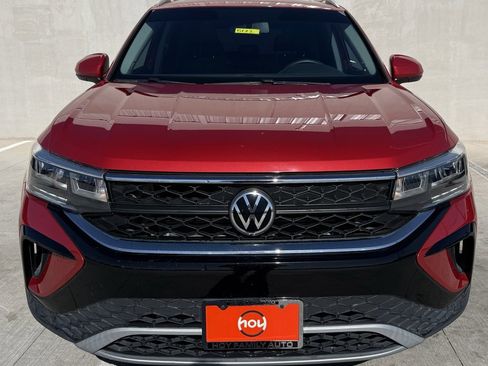 Used 2022 Volkswagen Taos SE image 2