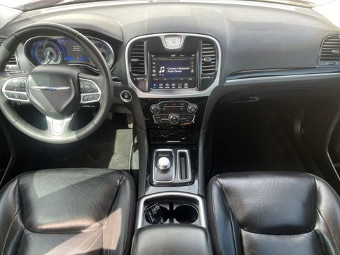 Used 2023 Chrysler 300 Touring L image 17