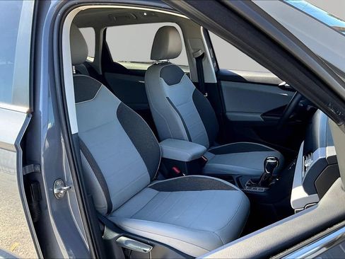 Used 2023 Volkswagen Taos SE w/ Panoramic Sunroof Package FWD image 30
