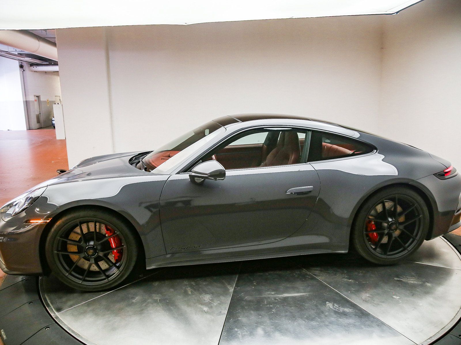 Certified 2025 Porsche 911 Carrera GTS RWD image 2