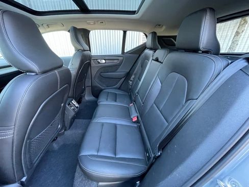 Used 2025 Volvo XC40 B5 Core image 26