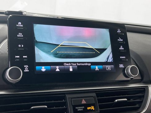Used 2018 Honda Accord Touring image 14