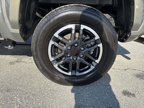 Used 2025 Toyota Tacoma TRD Sport image 33