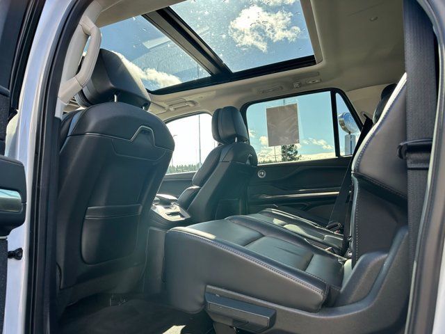 Used 2025 Lincoln Navigator L Reserve AWD/4WD image 12