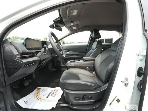 Used 2024 Nissan Ariya AWD image 31