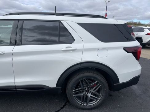 New 2026 Ford Explorer ST-Line w/ ST-Line Street Pack image 30