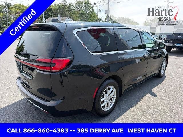 Used 2023 Chrysler Pacifica Touring-L FWD image 5