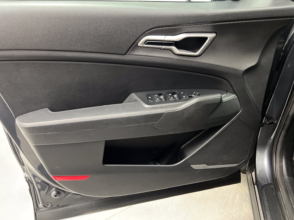 Used 2023 Kia Sportage LX FWD image 14